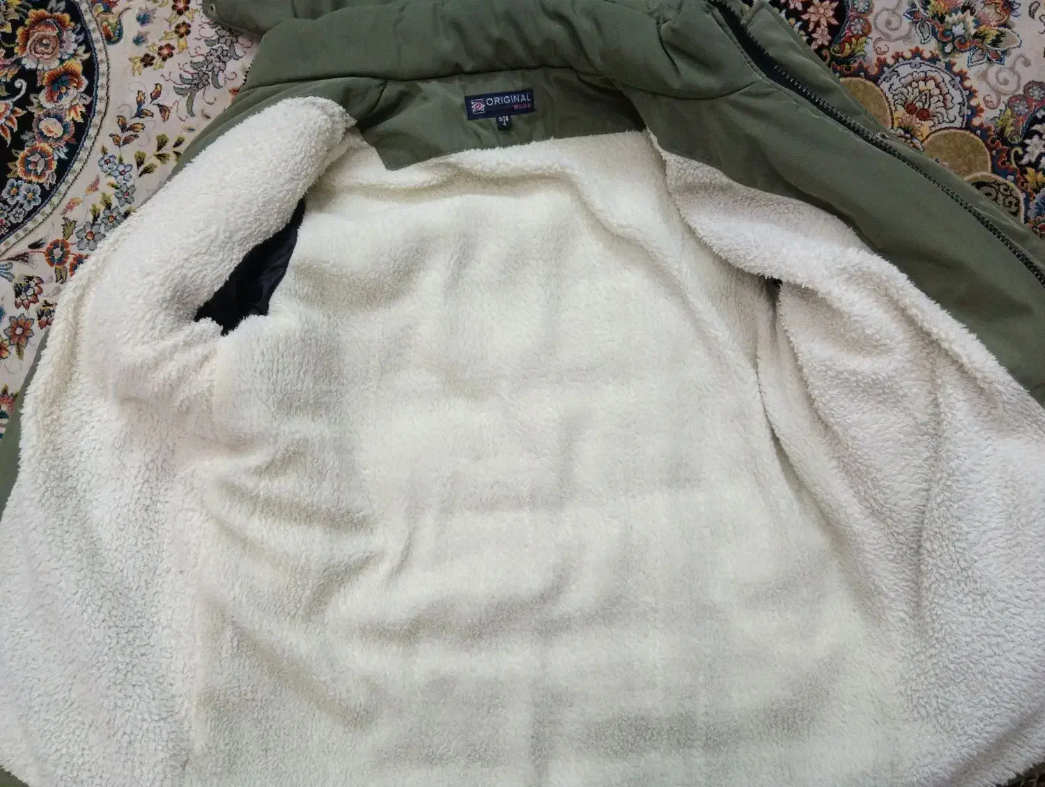 کاپشن|لباس|قم, دروازه کاشان|دیوار