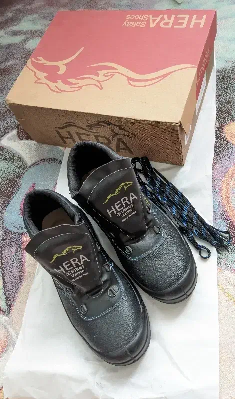 کفش/ چکمه ایمنی کاملا نو سایز ۴۰|کیف، کفش، کمربند|زنجان, |دیوار