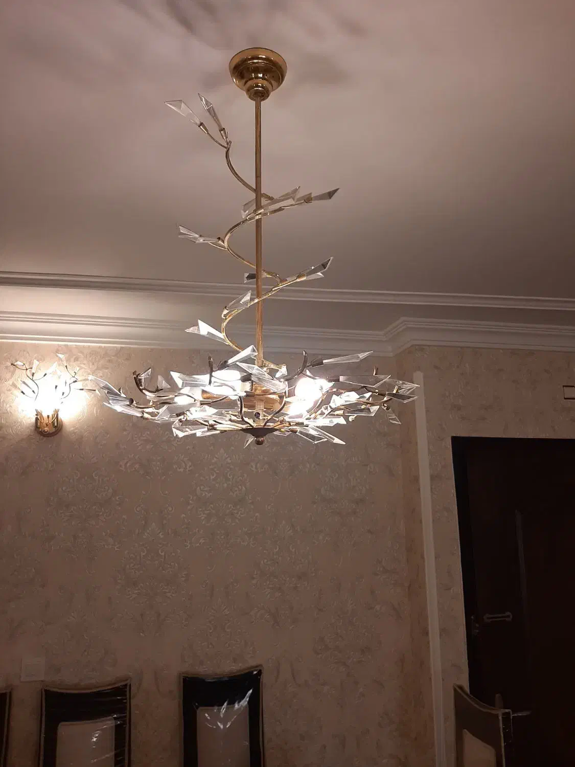 دو عدد لوستر چهار شاخه|لوستر و چراغ آویز|رشت, استادسرا|دیوار