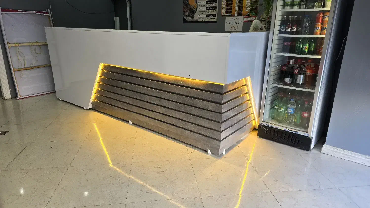 پیشخوان(میز منشی)کانتر|دفتر کار|اصفهان, خواجه عمید|دیوار