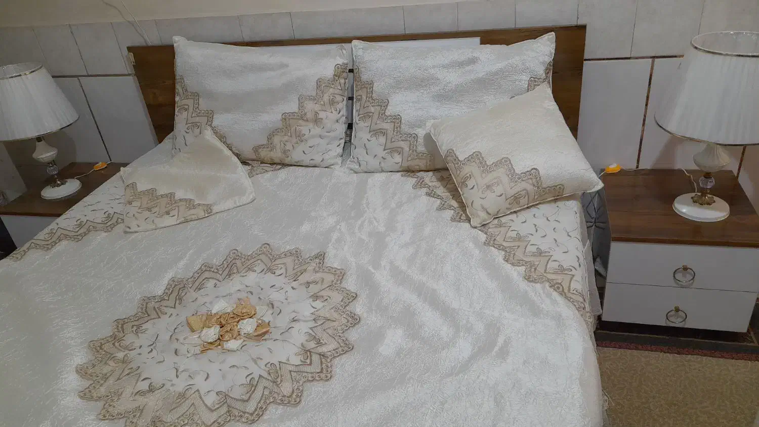 روتختی دونفره پارچه  ترک با گلهای برجسته|سرویس روتختی|اصفهان, ملک‌شهر|دیوار