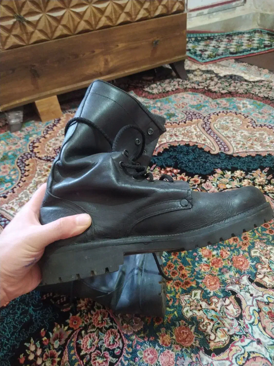 پوتین سربازی|کیف، کفش، کمربند|قدس, شهر‌قدس|دیوار