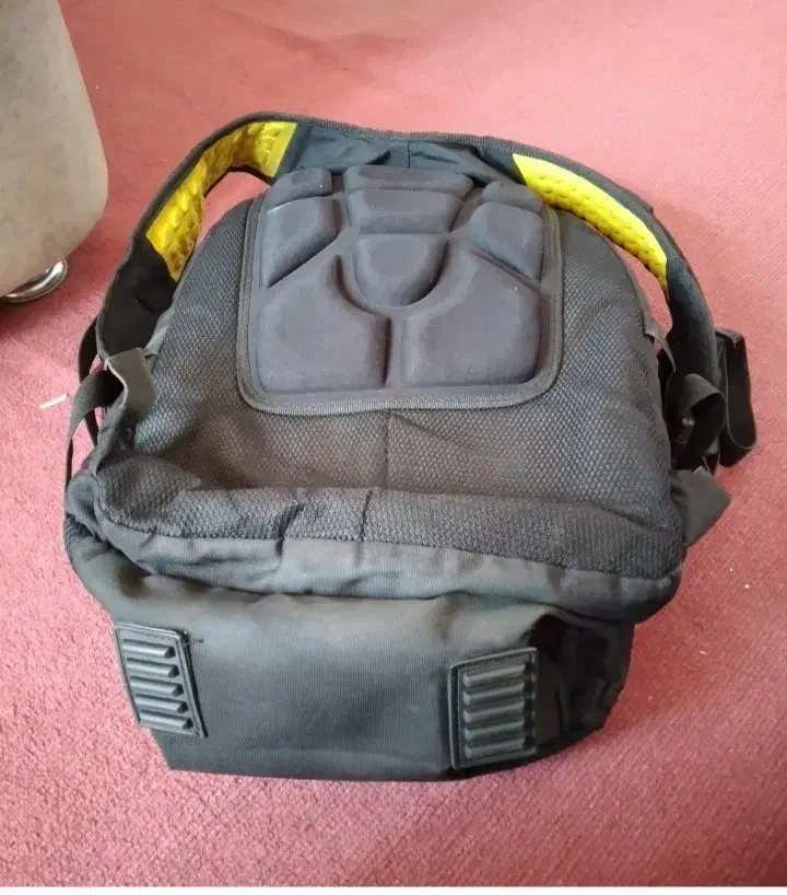 گوله پشتی لب تاب سالم 300هزار تومان وسجاد|کیف، کفش، کمربند|ملارد, |دیوار