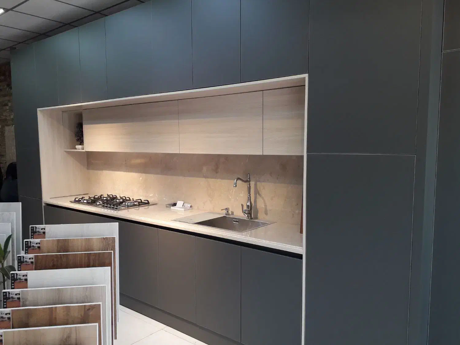 استخدام نیروی خانم در نمایشگاه کابینت|استخدام بازاریابی و فروش|بیرجند, |دیوار