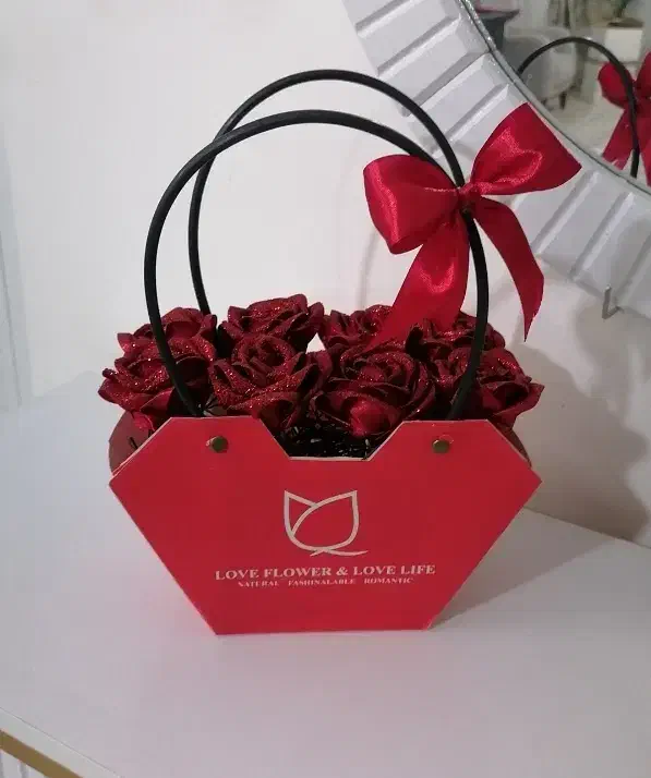 باکس گل ترند کادویی و یلدایی|گل مصنوعی|خوی, |دیوار