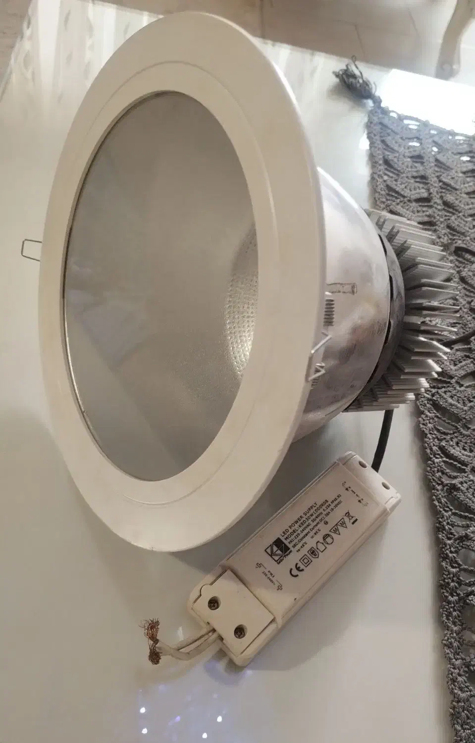 هالوژن مهتابی|لامپ و چراغ|تهران, قصر فیروزه ۲|دیوار