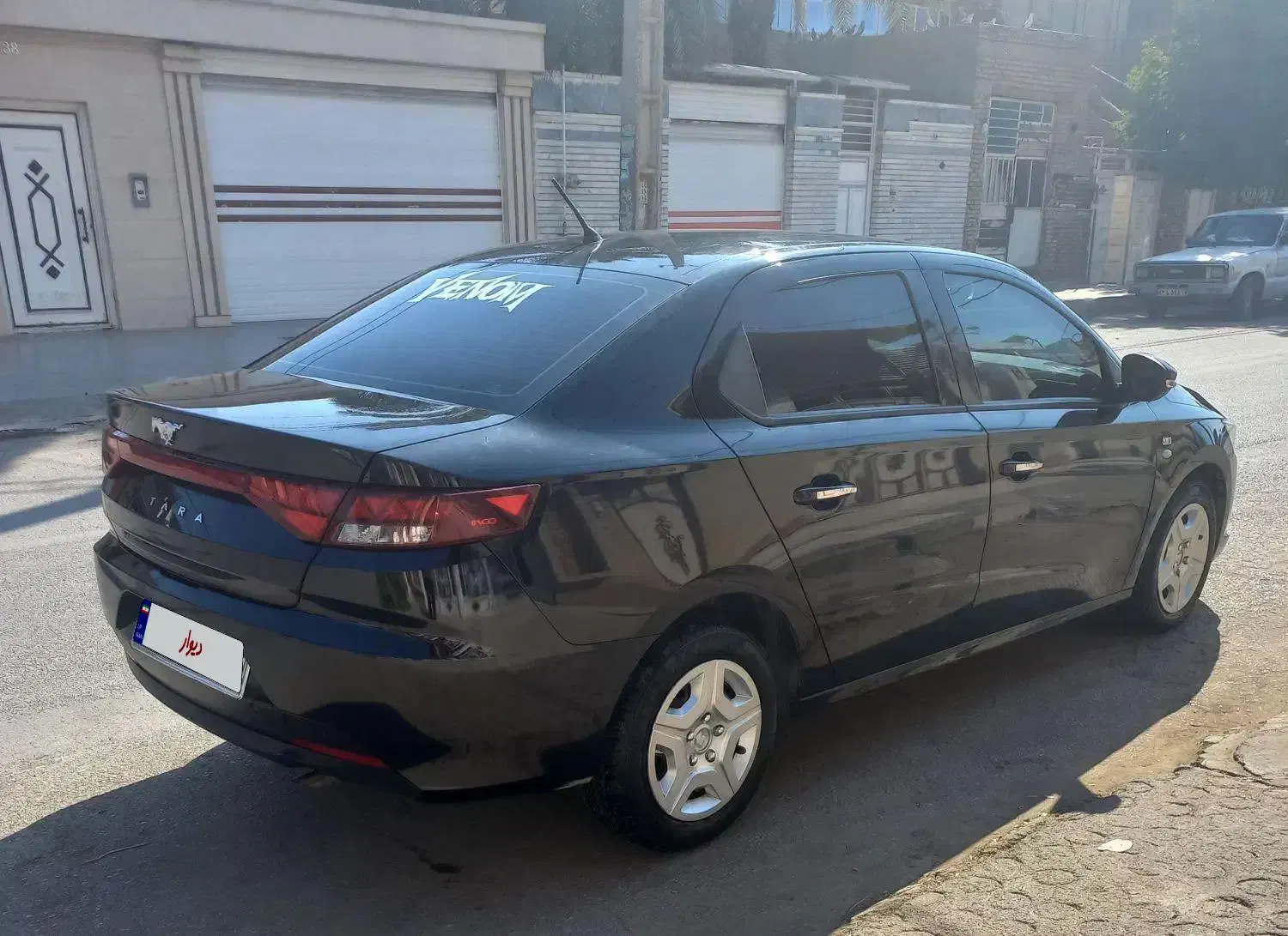 تارا دستی ۵ دنده مشکی مدل۴۰۲|خودرو سواری و وانت|اهواز, شریعتی جنوبی|دیوار