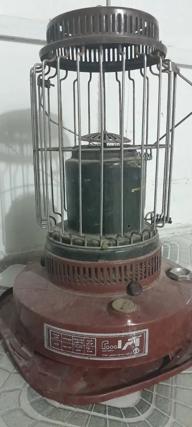 چراغ نفتی عتیقه|کلکسیون اشیاء عتیقه|رباط‌کریم, الارد|دیوار