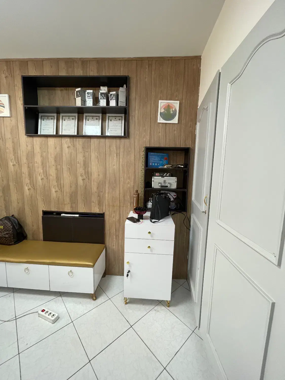 اجاره اتاق با وسایل جهت لاین های زیبایی|اجارهٔ دفتر کار، اتاق اداری، مطب|شیراز, چوگیاه|دیوار