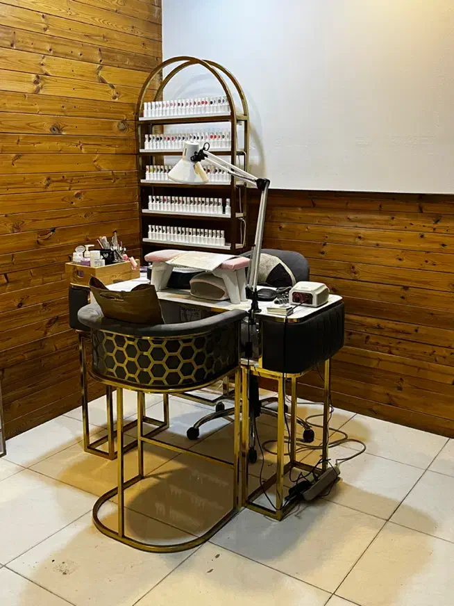 تخفیف اجاره لاین در سالن زیبایی|خدمات آرایشگری و زیبایی|اصفهان, برازنده|دیوار