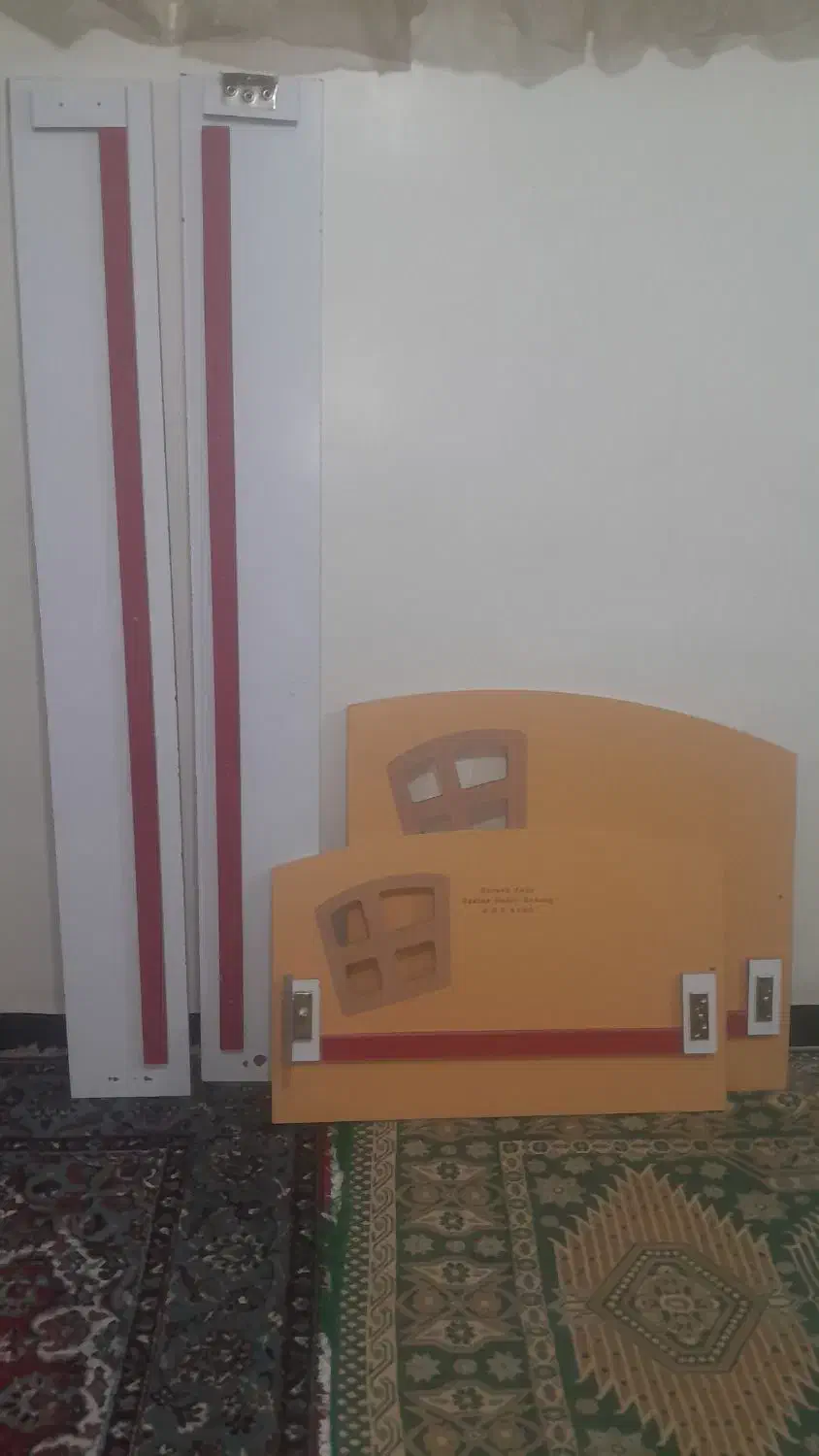 تخت خواب یک نفره با میز پا تختی|تخت و سرویس خواب|فولادشهر, A3|دیوار