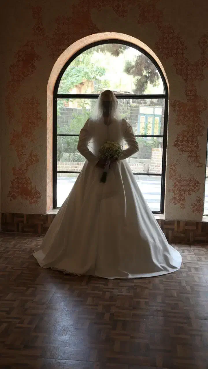 لباس عروس|لباس|رودهن, |دیوار