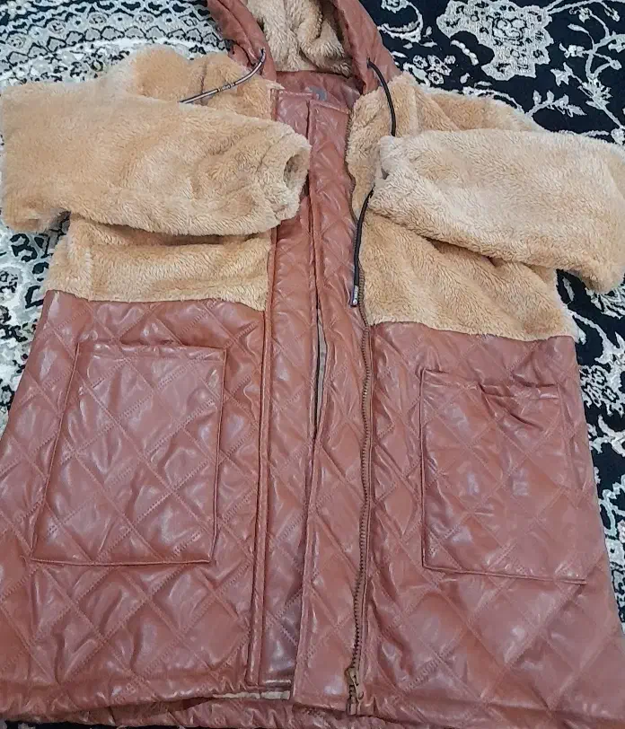 پالتو|لباس|کلاله, |دیوار