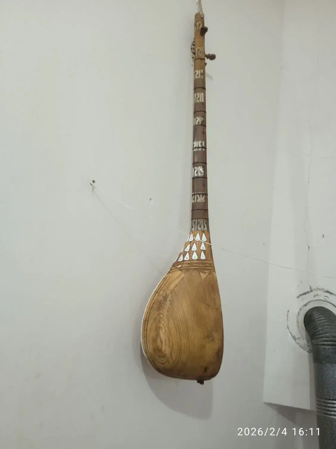 دوتار خوش صدا|سازهای سنتی|خواف, |دیوار