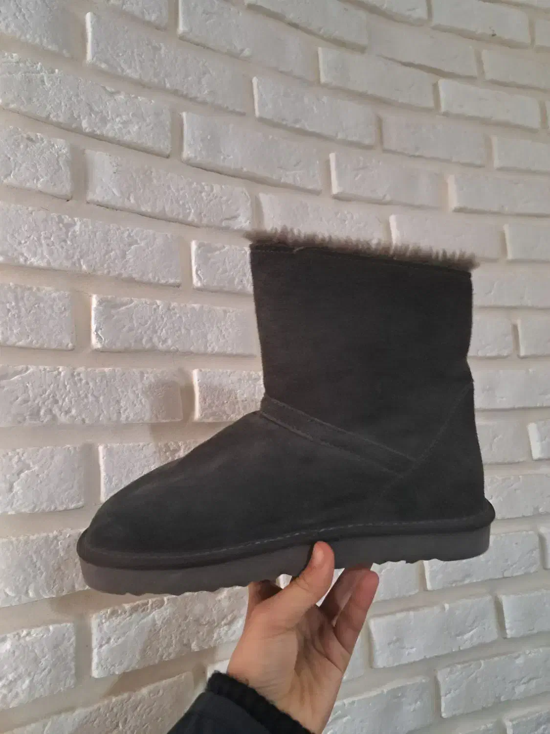 بوت پشمی وارداتی قیمتش 2 ملیون تومن هستش|کیف، کفش، کمربند|سیاهکل, |دیوار