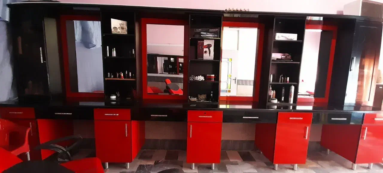 ویترین آرایشگاه|آرایشگاه و سالنهای زیبایی|خرمدره, |دیوار