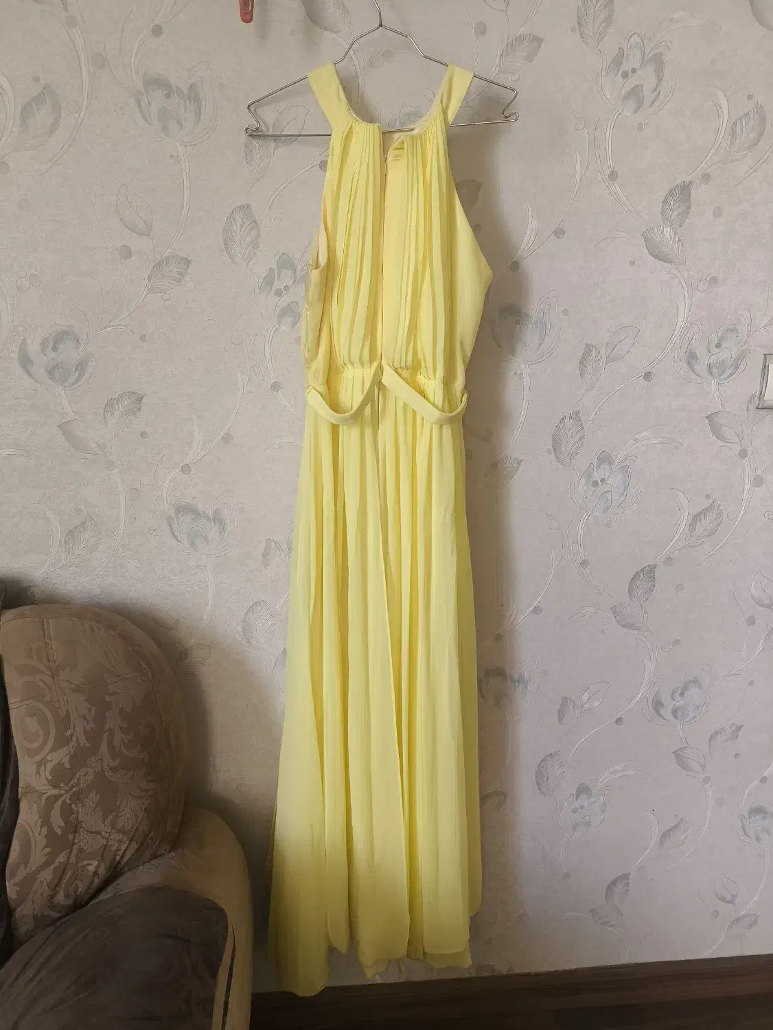 لباس زرد|لباس|صدرا-فارس, فاز ۱|دیوار