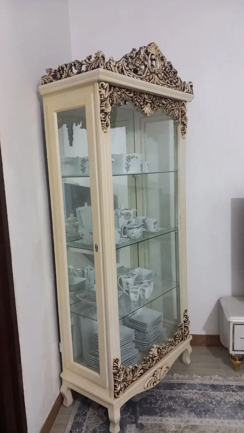 بوفه زیبا و کاملا سالم|بوفه، ویترین، کنسول|رشت, انصاری|دیوار