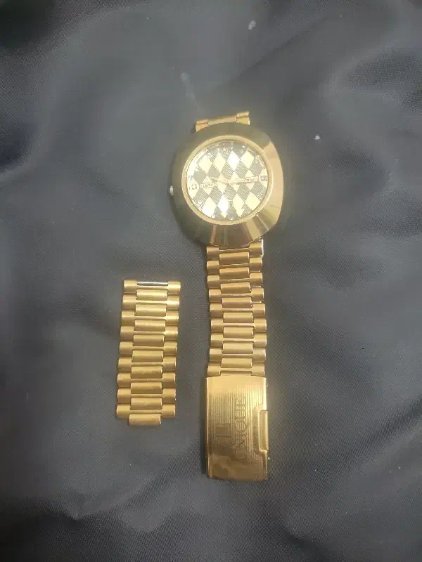 ساعت رادو|ساعت|جهرم, |دیوار