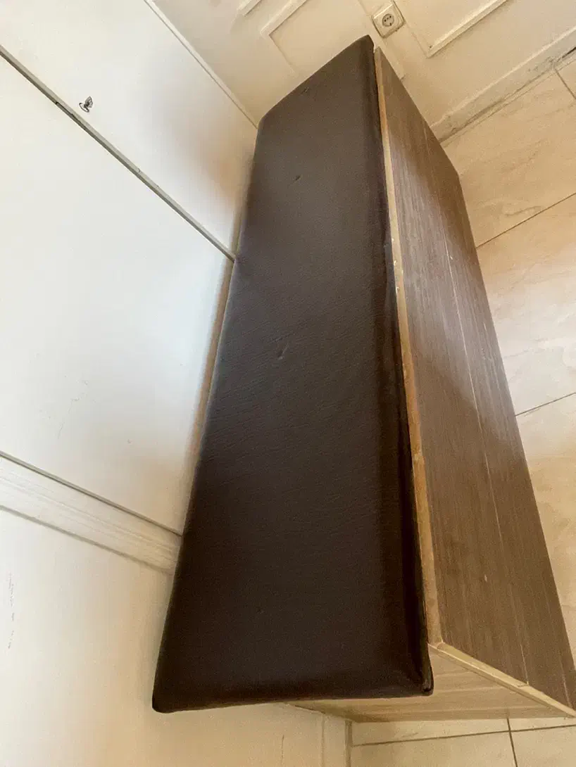 نیمکت|صندلی و نیمکت|اصفهان, درب کوشک|دیوار