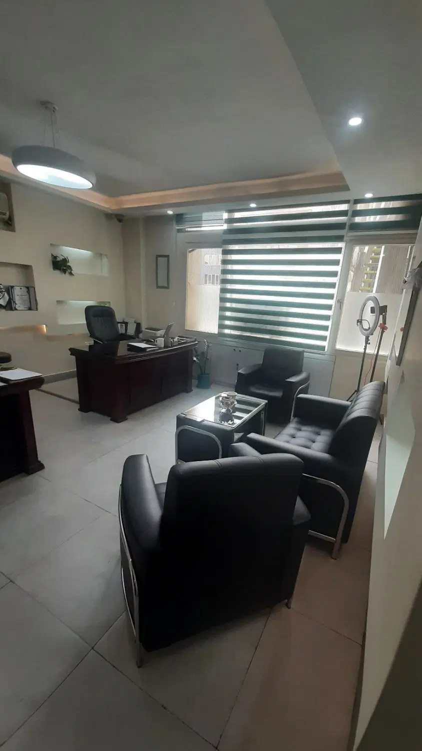 بلوارکشاورز 107مترسنداداری با4 اتاق مناسب مطب و..