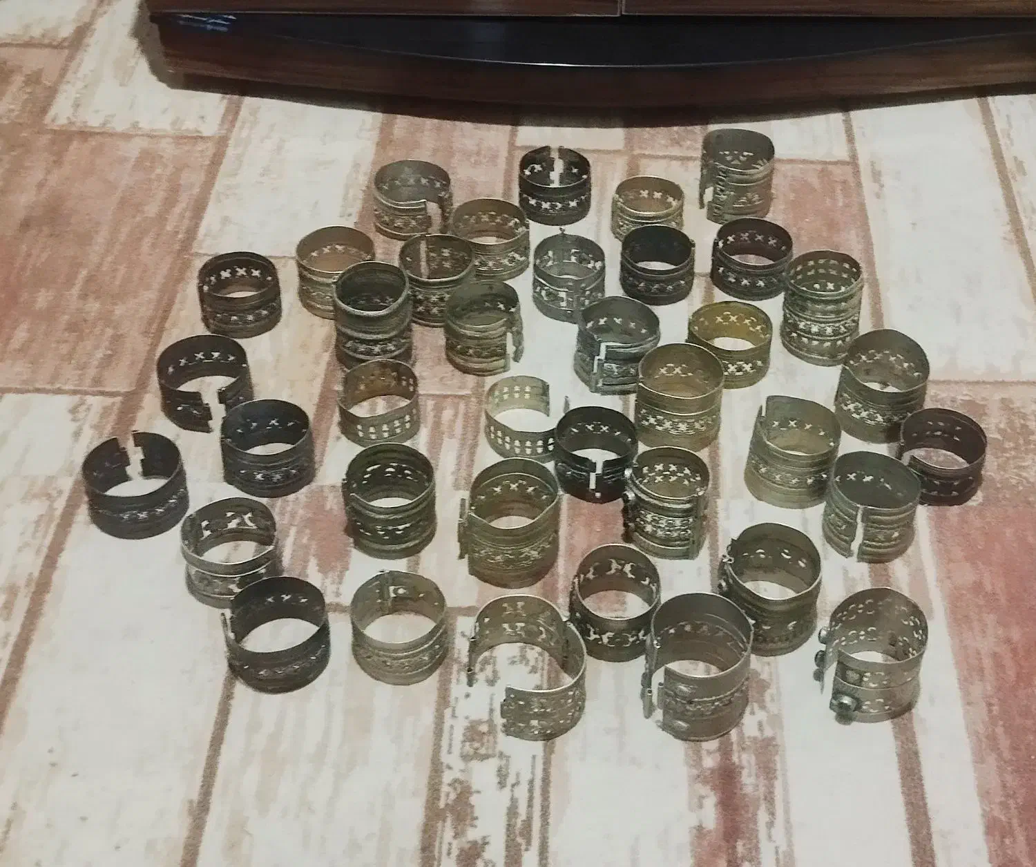 دستبند قدیمی|کلکسیون اشیاء عتیقه|طرقبه, |دیوار