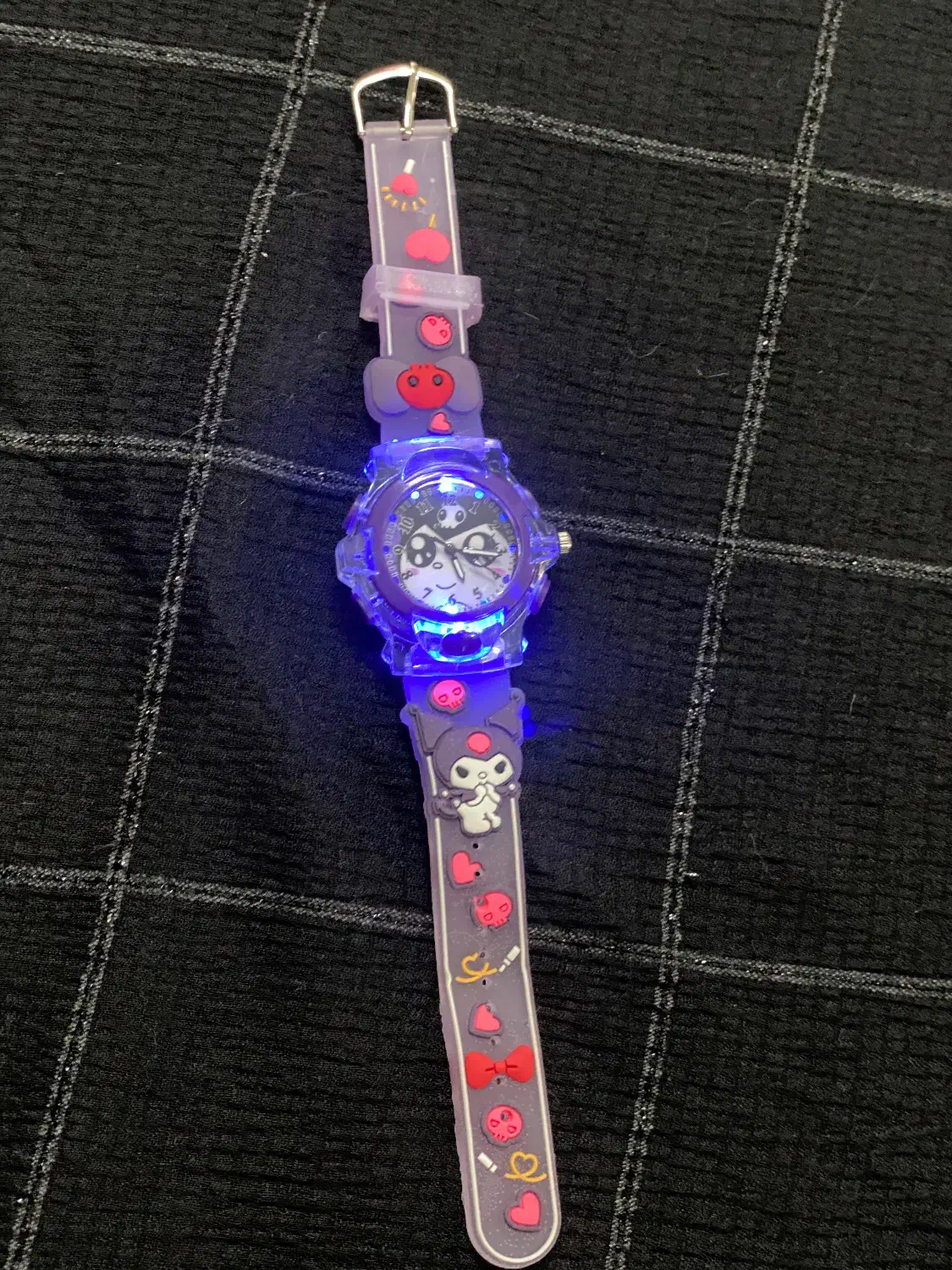 گردنبند بچگانه|اسباب‌بازی بچه|قم, باغ کرباسی|دیوار