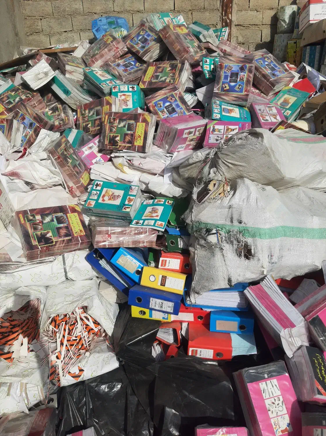 خرید فروش کاغذ باطله کتاب روزنامه مجله|عمدهفروشی|تهران, سعادتآباد|دیوار