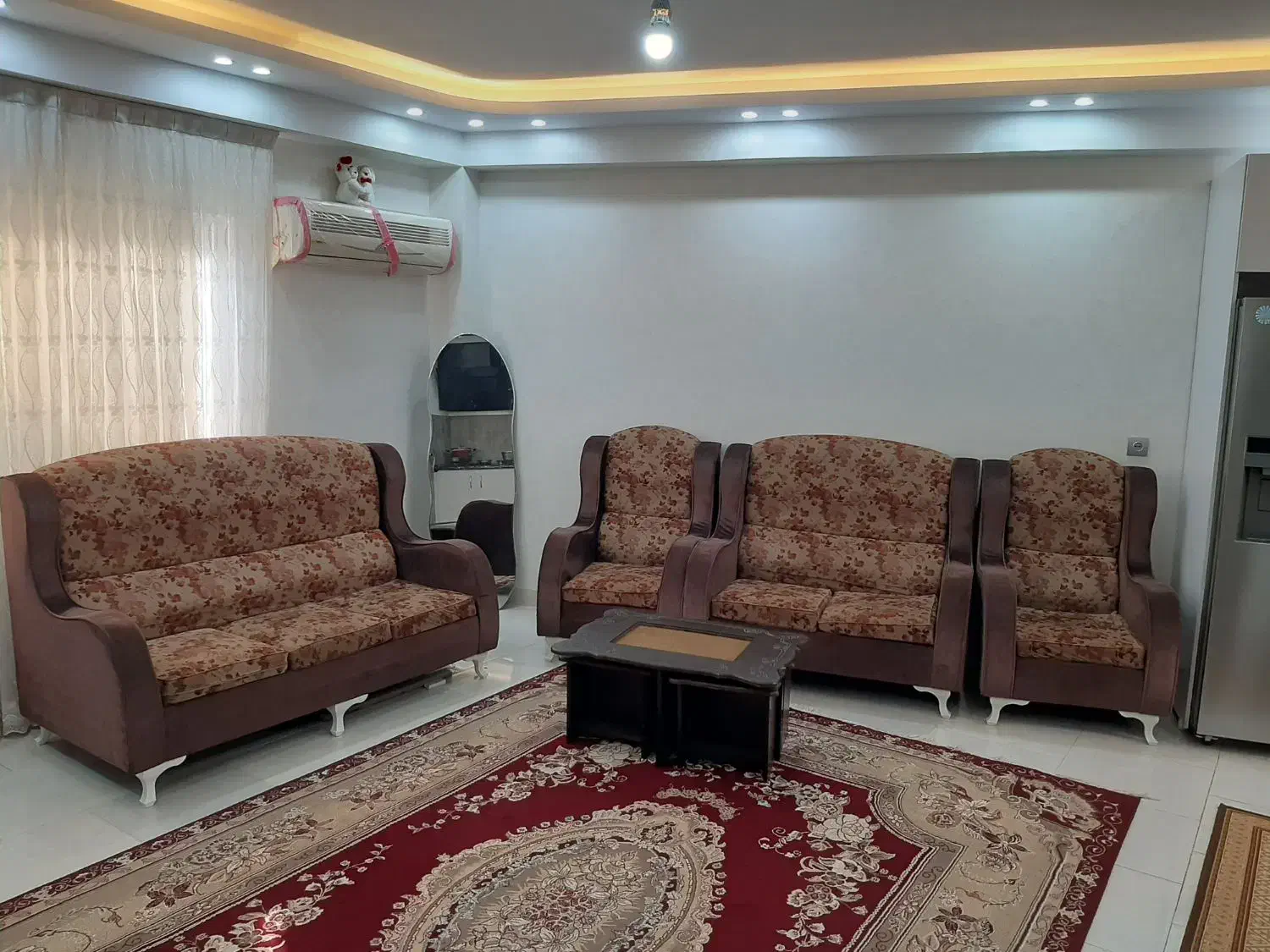 مبل راحتی ۷ نفره به همراه جلو مبلی|مبلمان خانگی و میز عسلی|آستانه اشرفیه, |دیوار