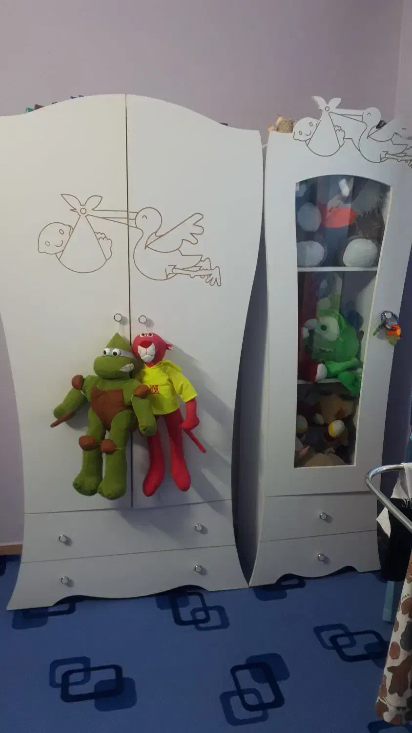 تخت و کمد وویترین|اسباب و اثاث بچه|بروجرد, |دیوار