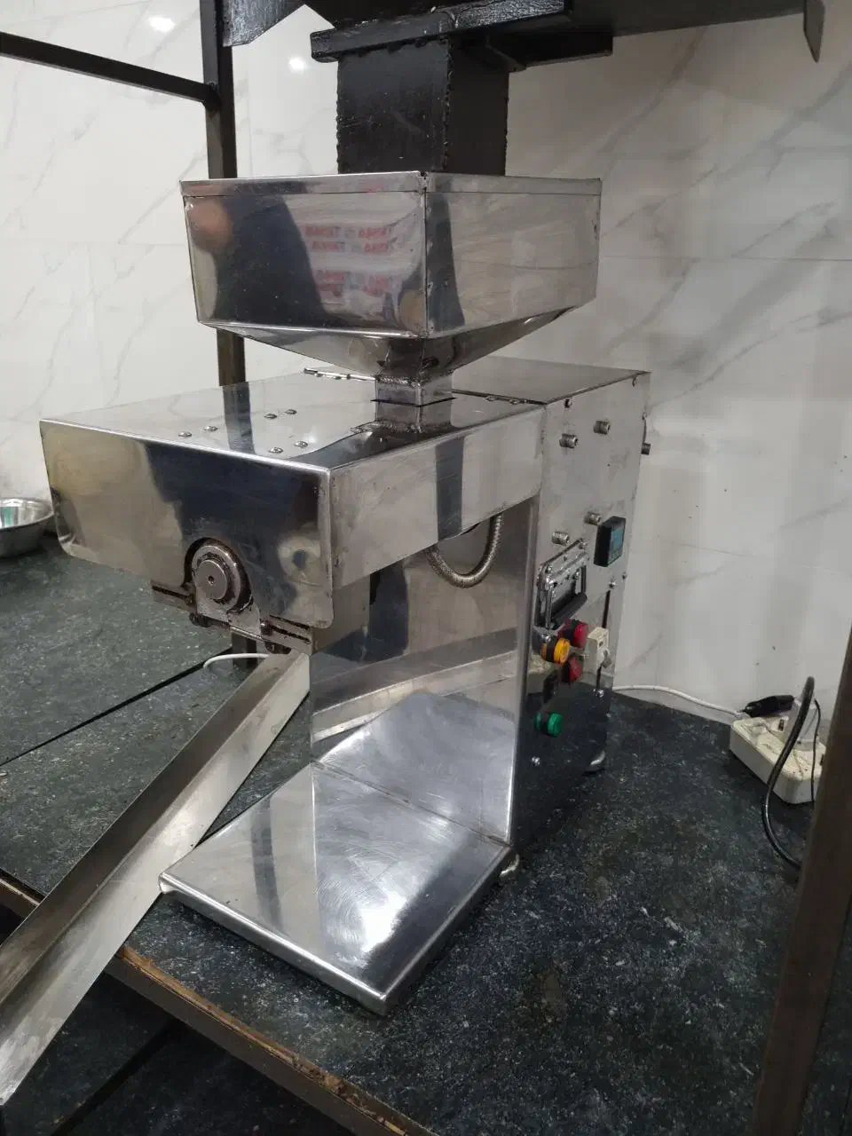 دستگاه روغن گیری کارگاهی|ماشینآلات صنعتی|ساری, |دیوار