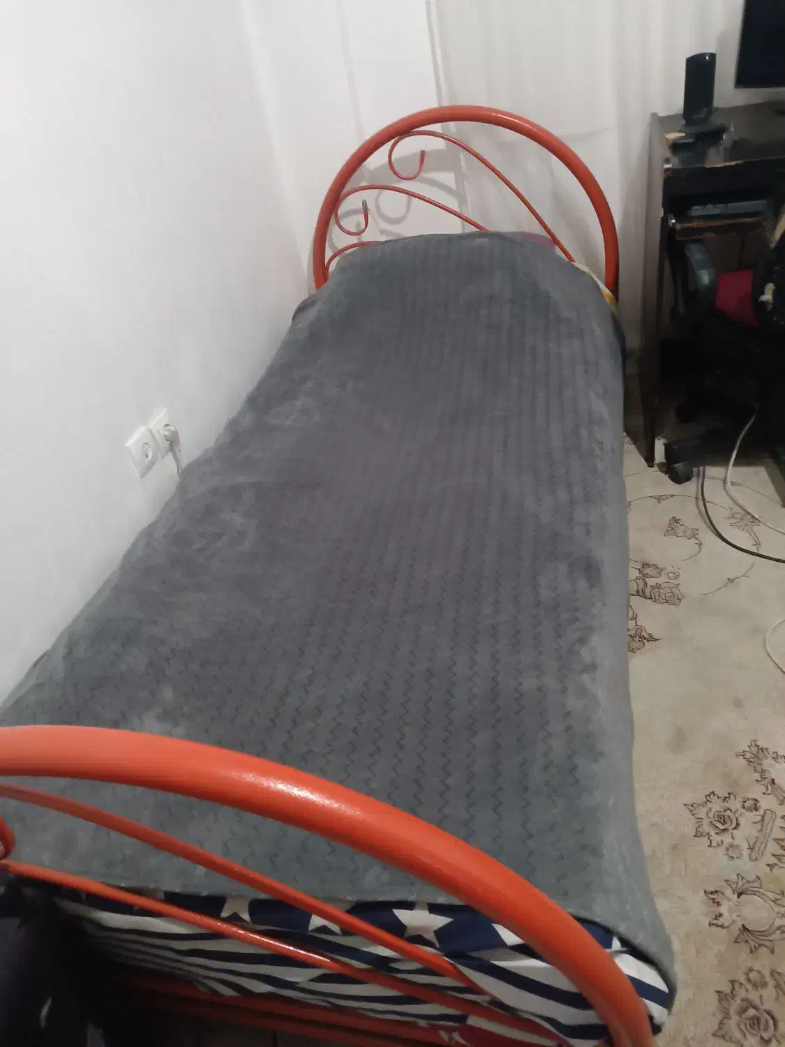 تخت تک نفره(دو طبقه) ۲ عدد|تخت و سرویس خواب|بناب, |دیوار