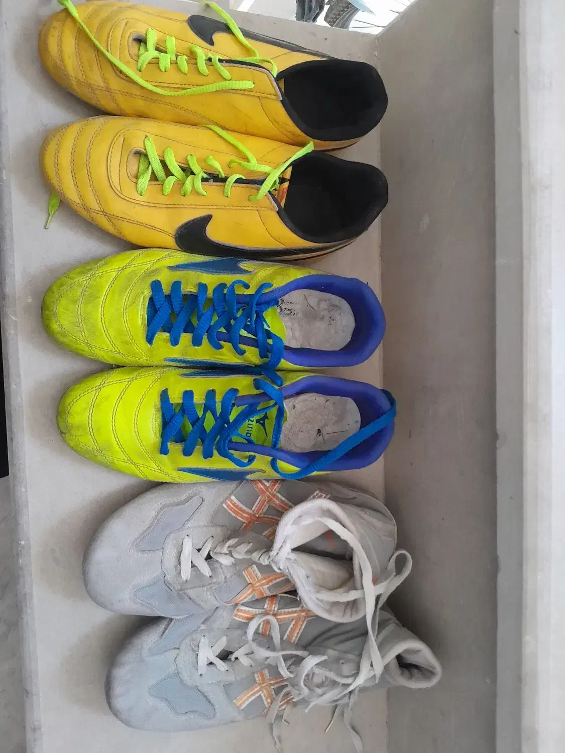 کفش ورزشی نوجوان|کیف، کفش، کمربند|اراک, |دیوار