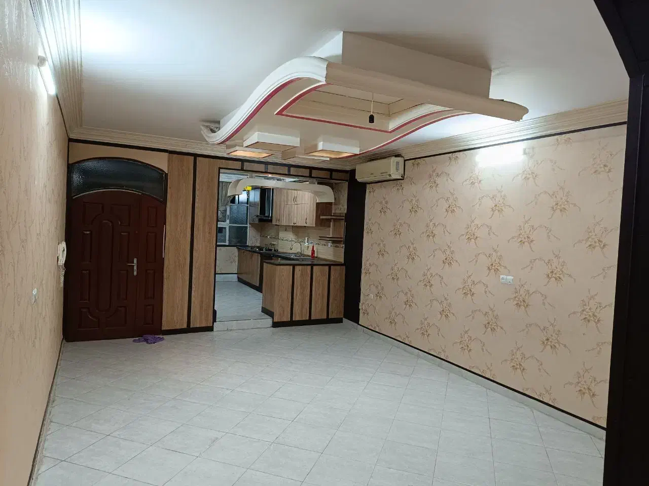 آپارتمان طبقه اول شیک و کم قیمت، وکالتی و قولنامه|فروش آپارتمان|مشهد, شفا|دیوار