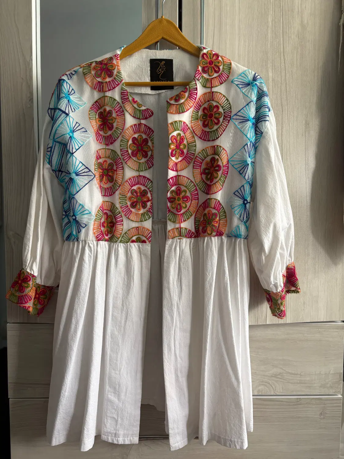 مانتو|لباس|بندر انزلی, سی متری|دیوار