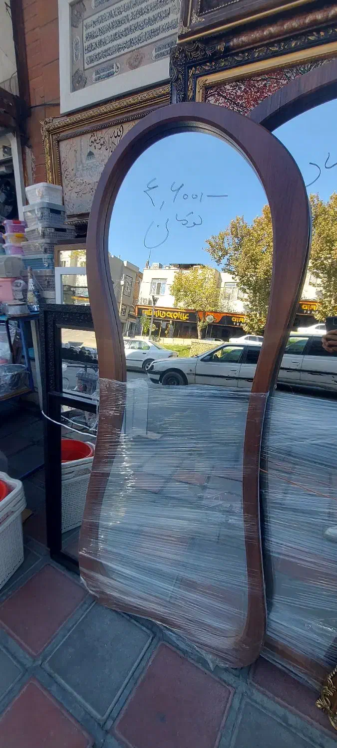 آیینه دفرمه و پنجره ای|آینه|سنندج, |دیوار