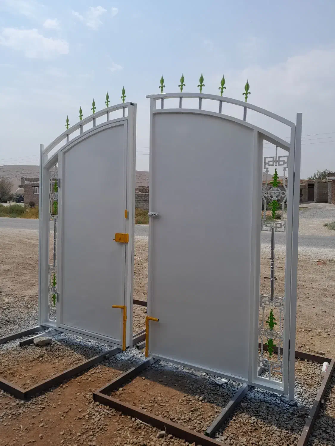 ساخت انواع درب حیاتی|مصالح و تجهیزات ساختمان|محمدبار, |دیوار