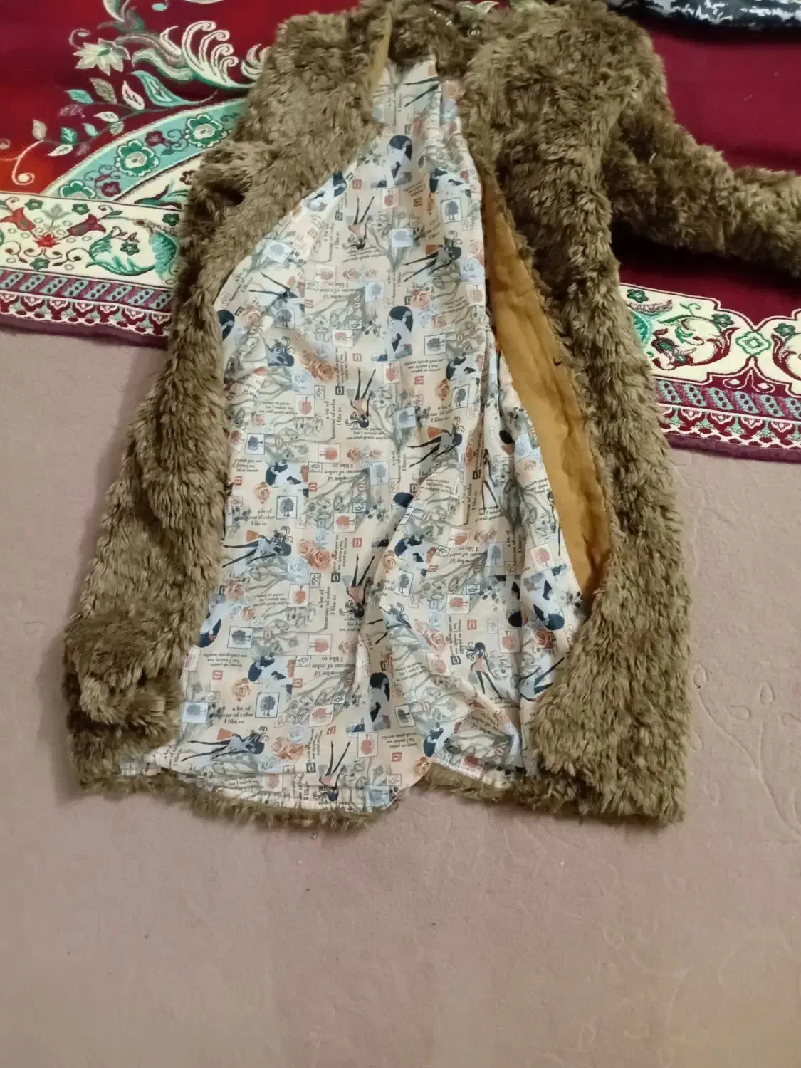 پالتو|لباس|زنجان, |دیوار