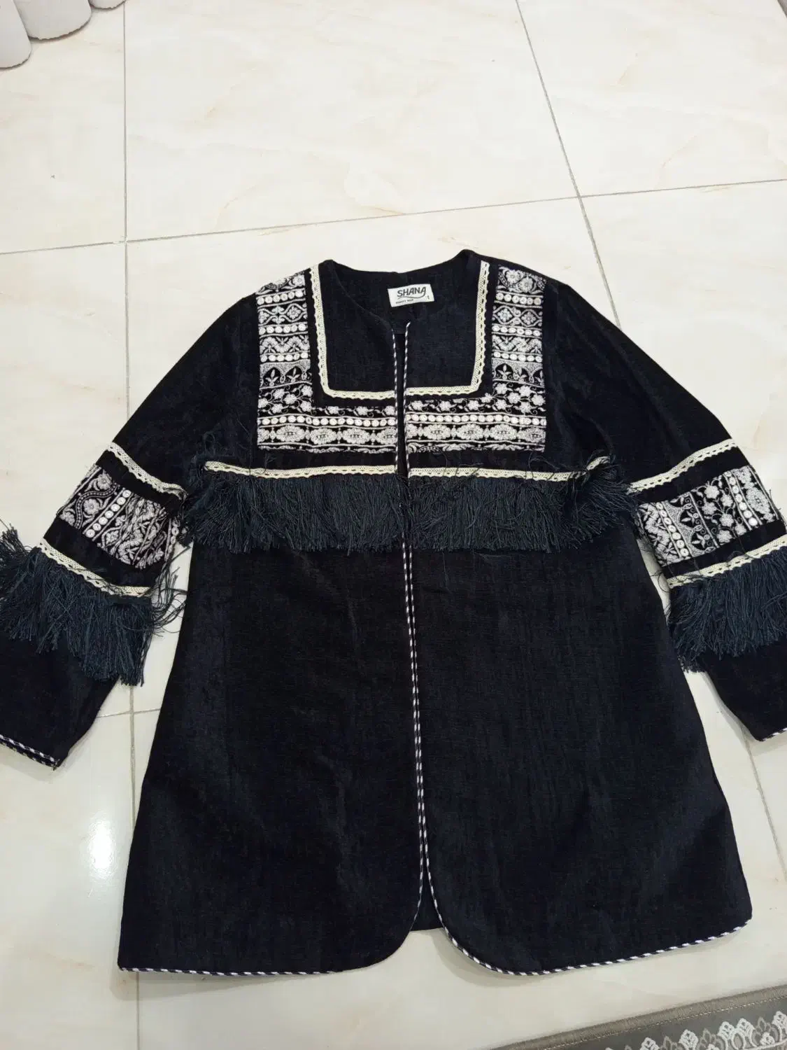 کت مخمل|لباس|مشکین‌دشت, |دیوار