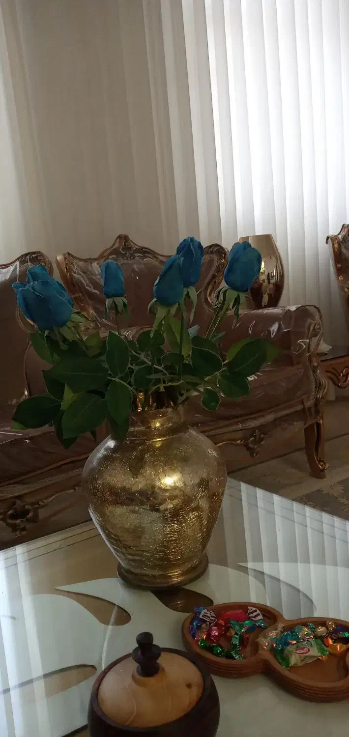 گل و گلدان ۳۰۰۰۰۰ هزار تومان|گل مصنوعی|اراک, |دیوار