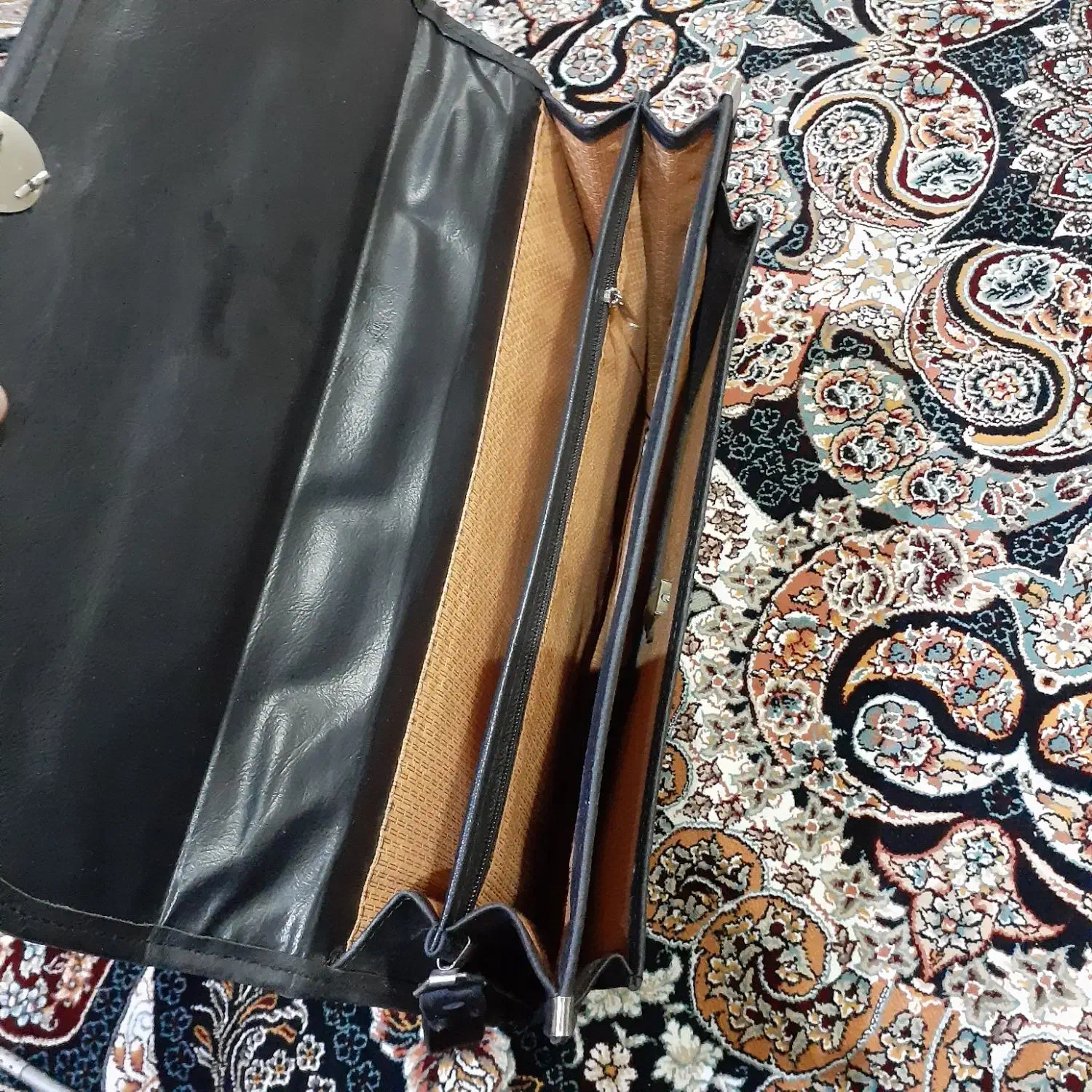 کیف|کیف، کفش، کمربند|شهرکرد, |دیوار