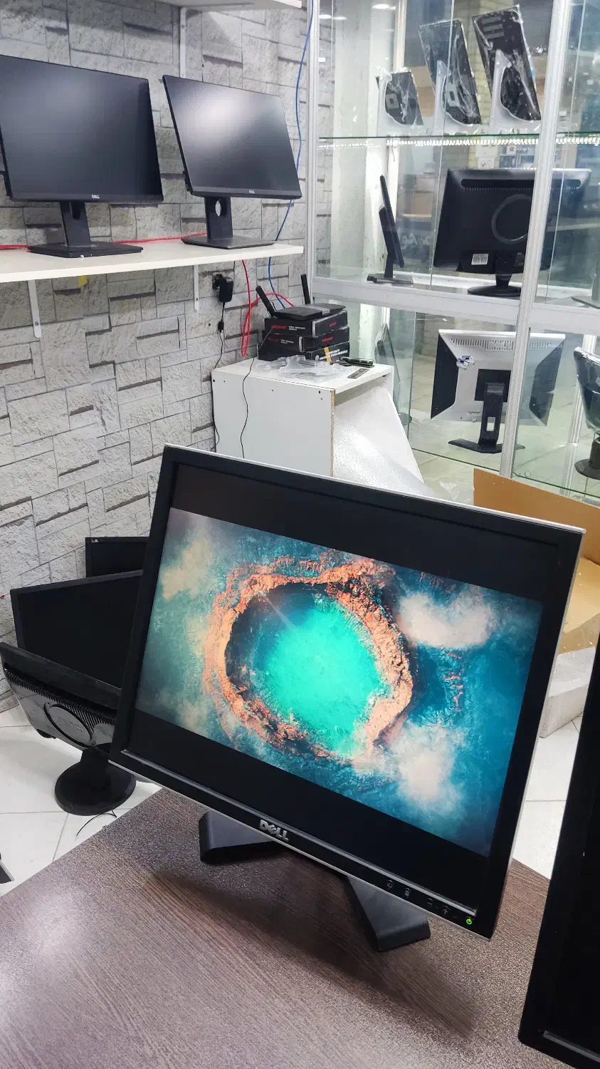 مانیتور 19 اینچ دل مدل 1908FPT|قطعات و لوازم جانبی رایانه|کرمانشاه, |دیوار