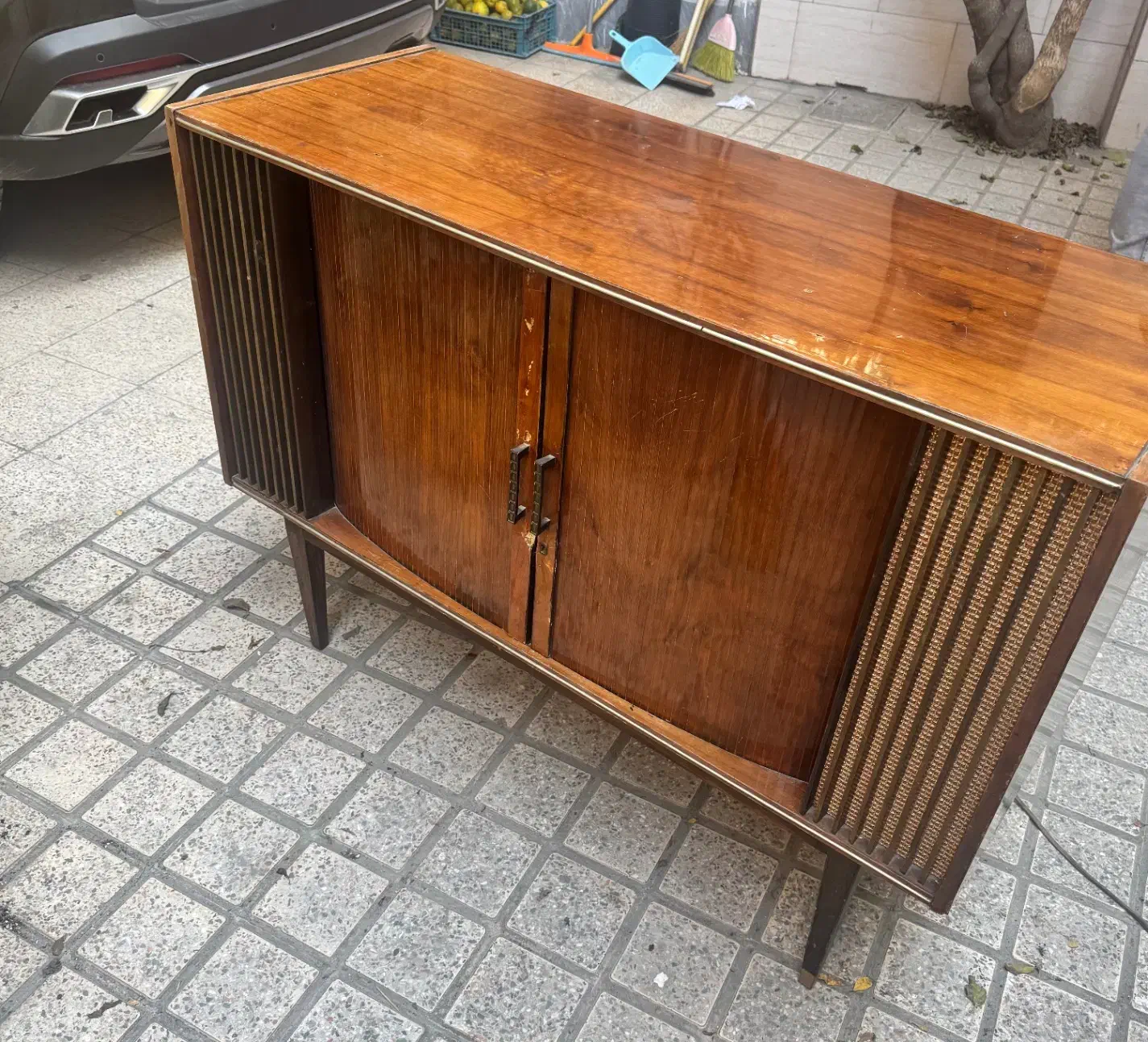 تلویزیون کمدی عتیقه شاب لورنس|کلکسیون اشیاء عتیقه|بابل, |دیوار