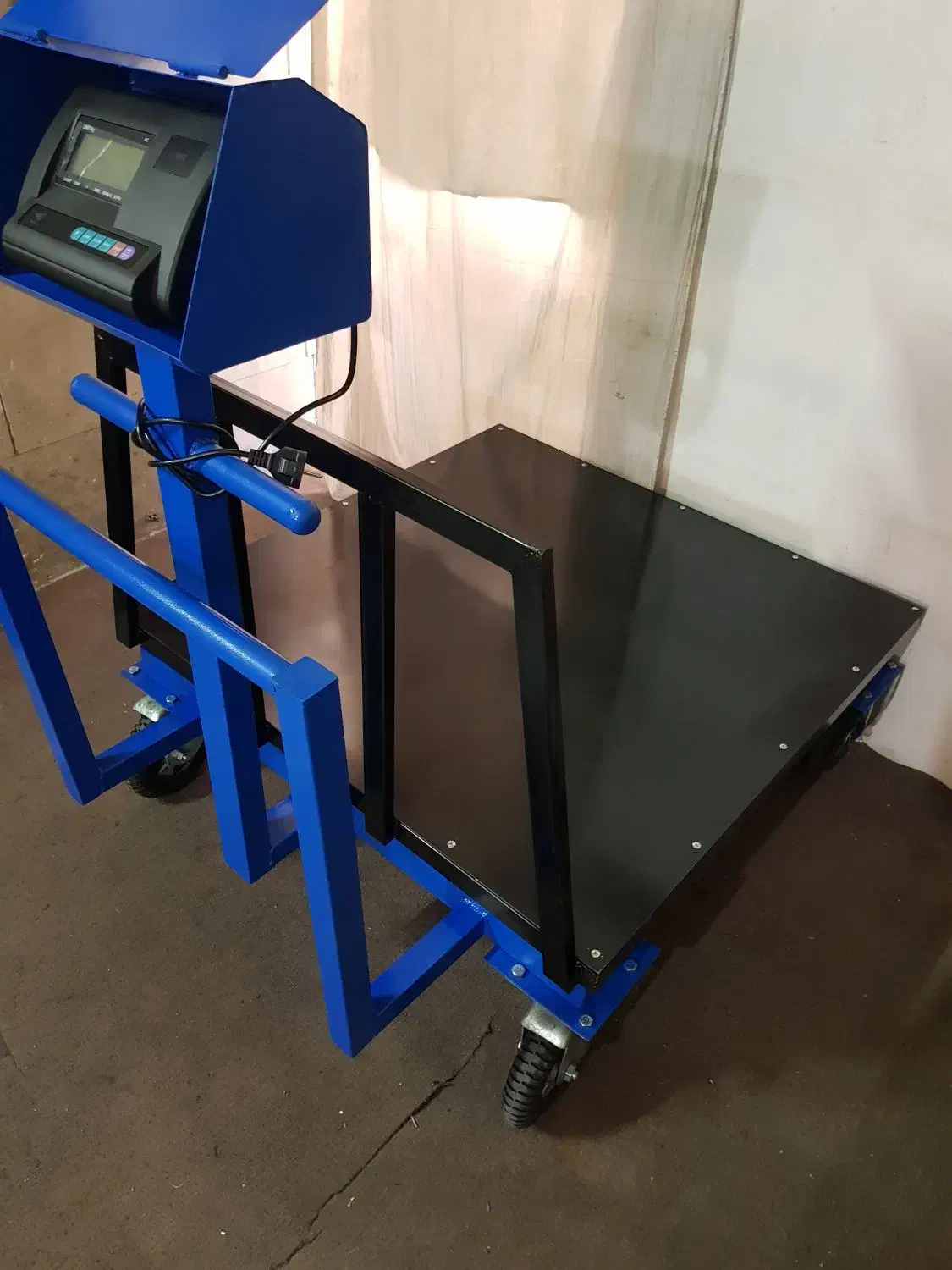 ترازو|ماشین‌آلات صنعتی|برخوار, |دیوار