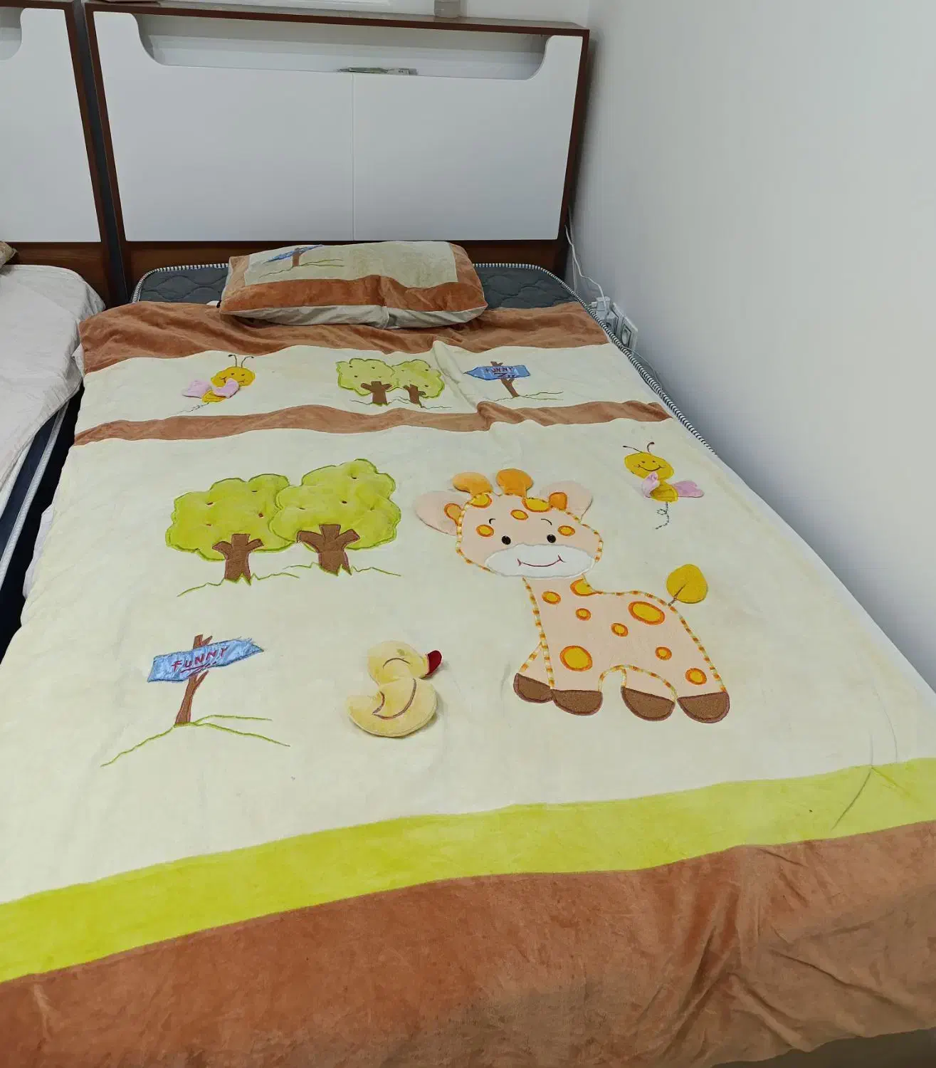 رو تختی|تخت و صندلی بچه|سبزوار, امیر کبیر|دیوار