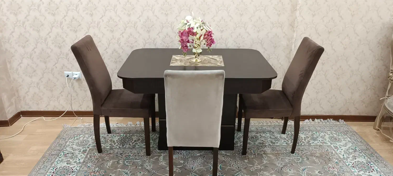 میز غذا خوری ۴ نفره (۶ نفره )|میز و صندلی غذاخوری|اهواز, کوی باهنر|دیوار