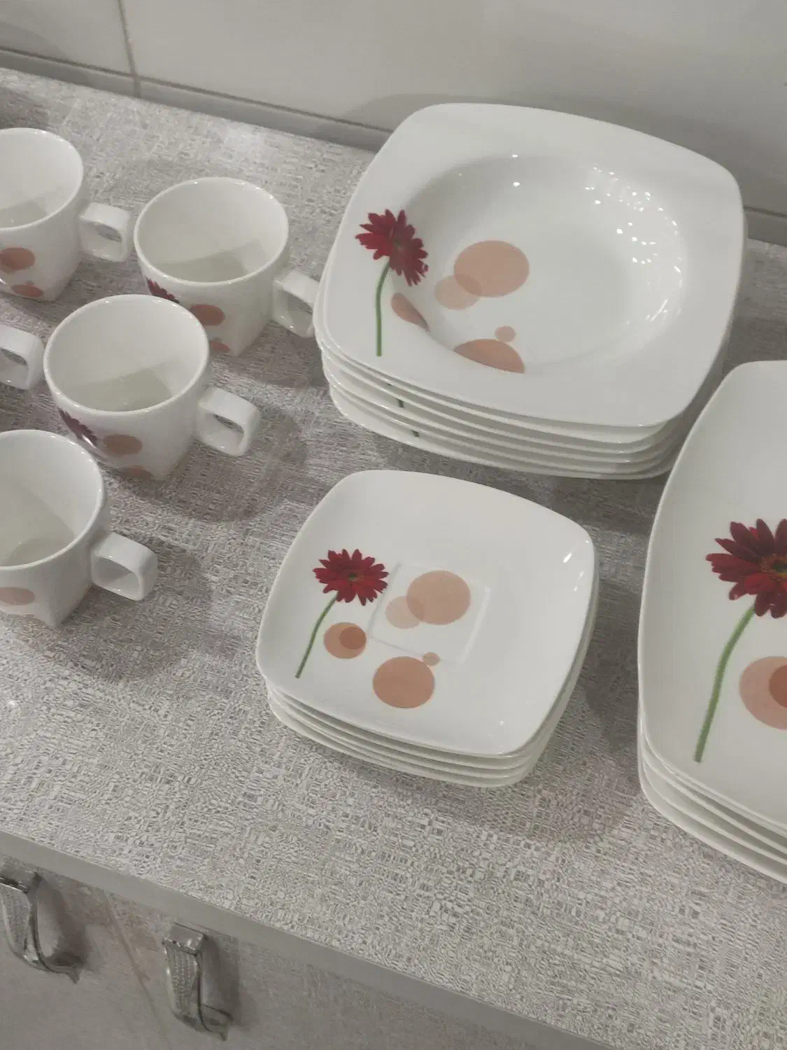 سرویس چینی در حد|ظروف سرو و پذیرایی|پاکدشت, پاکدشت (مامازند)|دیوار