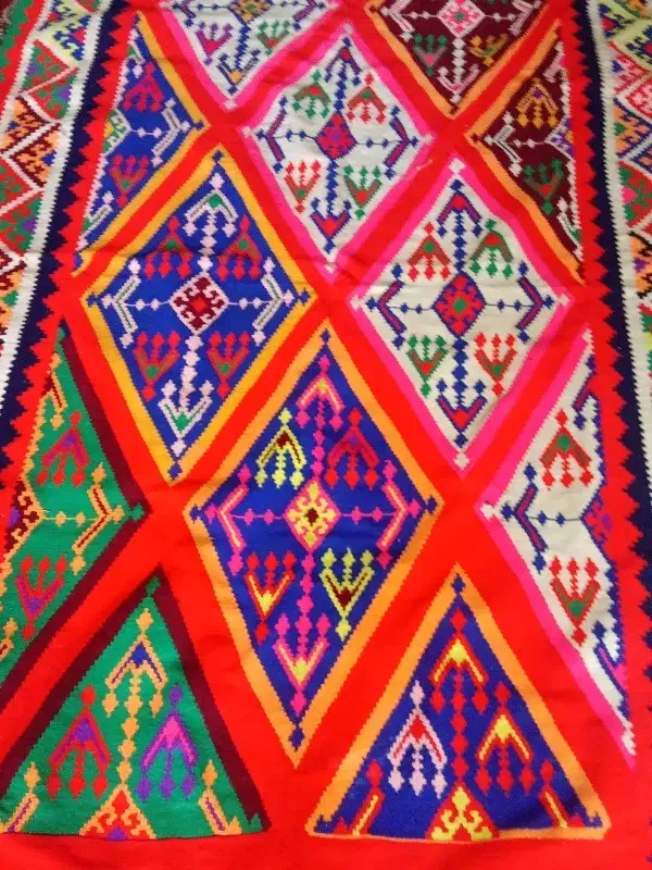 گلیم شش متری|گلیم، جاجیم، گبه|اصفهان, بهاران|دیوار