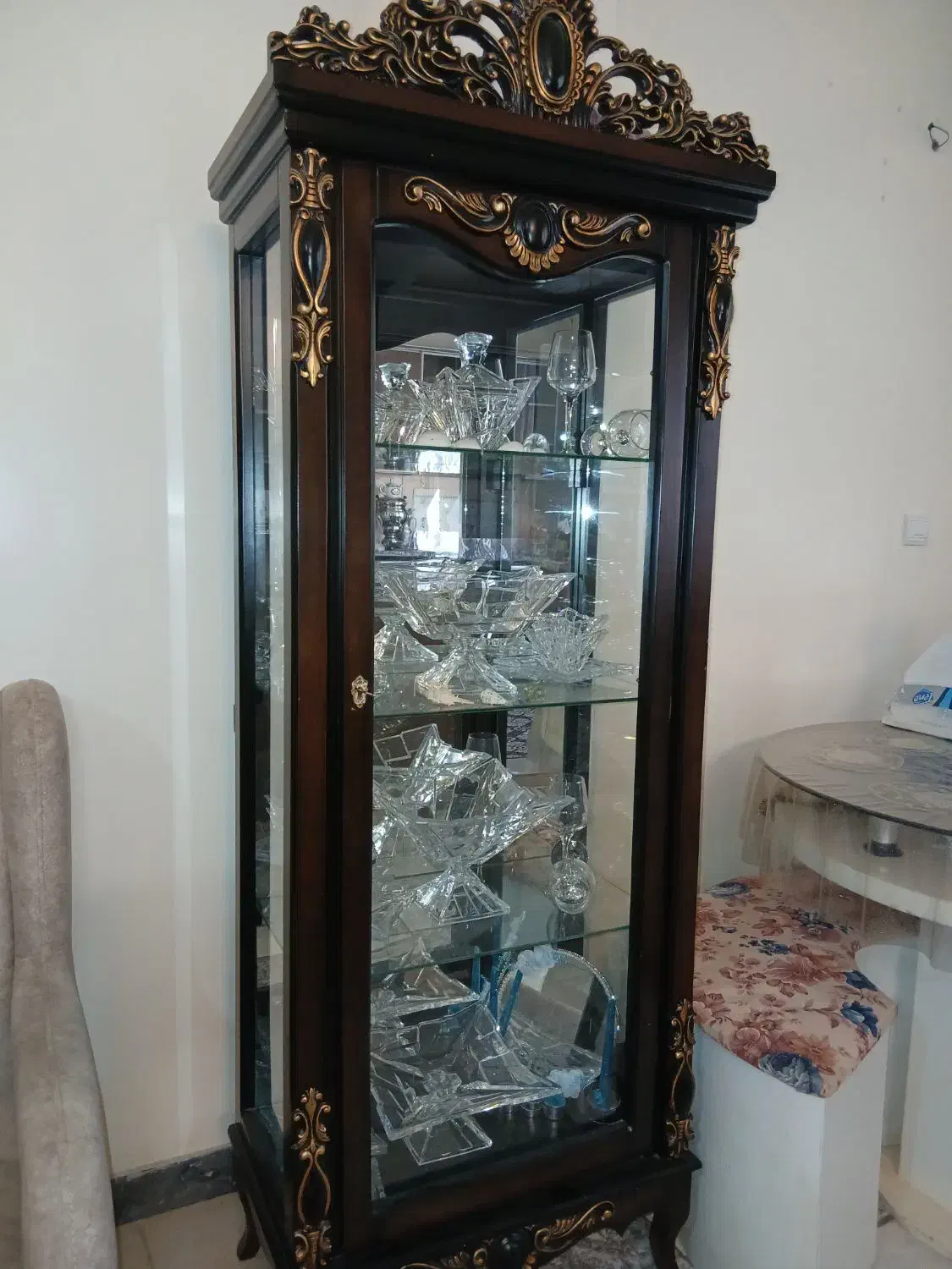 بوفه|بوفه، ویترین، کنسول|مهاجران, |دیوار