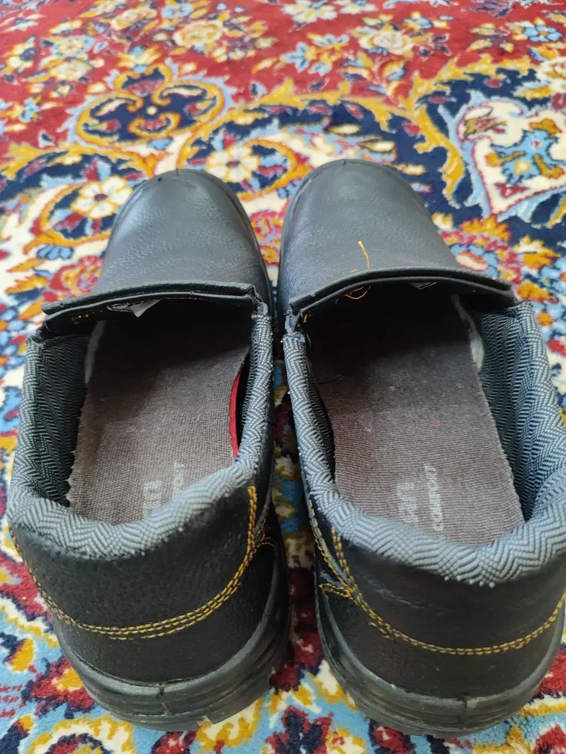 کفش کار|کیف، کفش، کمربند|اشکذر, |دیوار